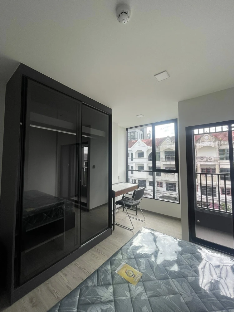 Condo for rent at Maroon Ratchada 32. Ready to move in, fully furnished. Book now, don't miss out!