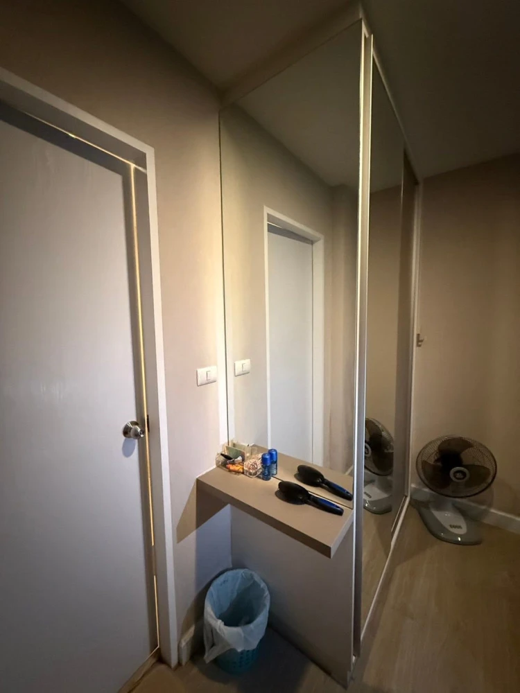 Condo for rent at Metro Luxe Ratchada. Spacious room with ample living space and complete amenities. Book now!