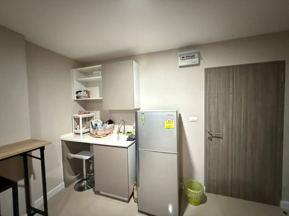 Condo for rent at Metro Luxe Ratchada. Spacious room with ample living space and complete amenities. Book now!
