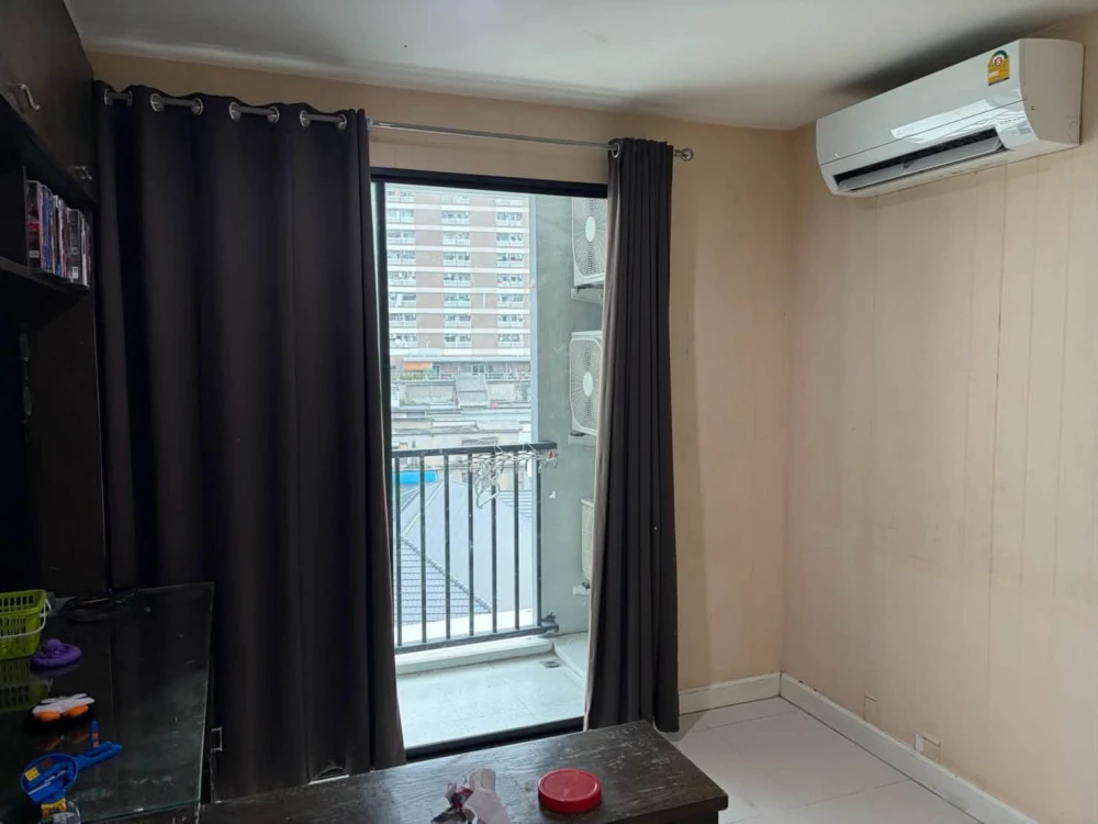 Condo for rent at Metro Sky Ratchada. Spacious room with ample living space and complete amenities. Just bring your belongings and move in!