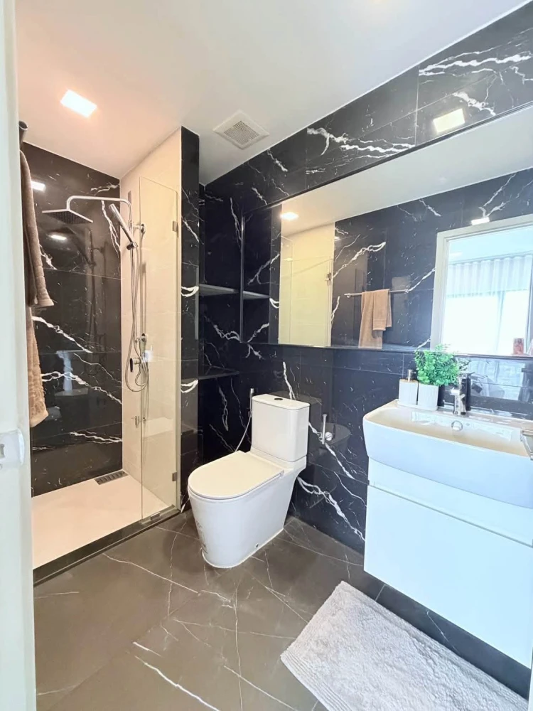 Condo for rent at Modiz Collection Bangpho. Beautiful unit, fully furnished and equipped with appliances—just bring your suitcase and move right in!