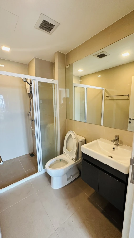 Condo for rent at Modiz Sukhumvit 50. Nice unit on the 12th floor with great views. Convenient and fully equipped. Don't miss out!