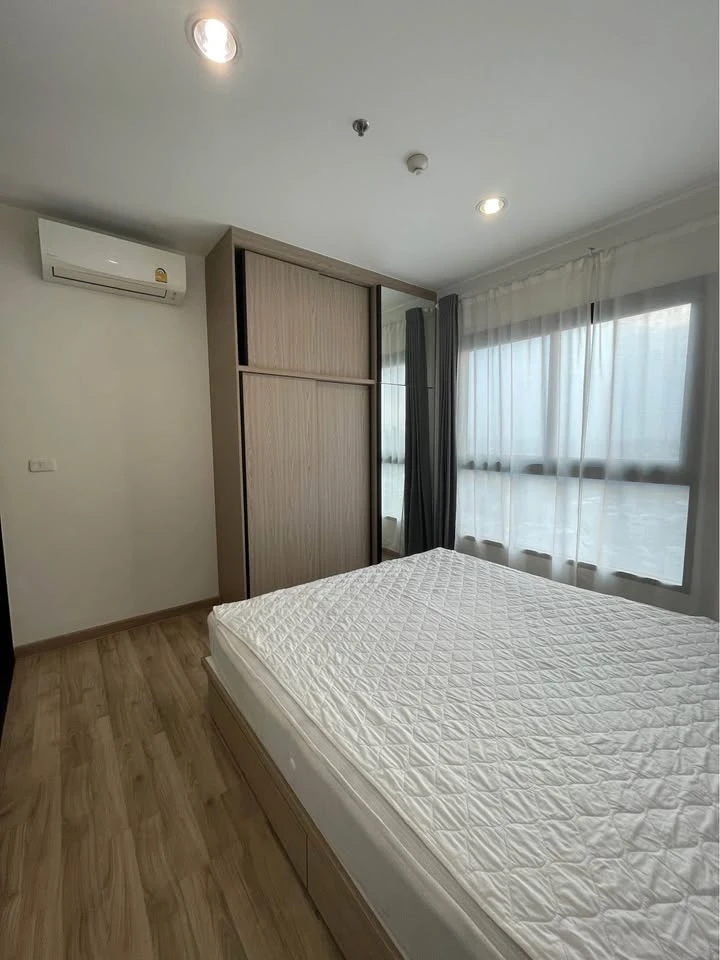 Condo for rent at Niche Mono Charoen Nakorn. The unit is partitioned into separate, well-defined zones. Great value! Book now, don't wait!