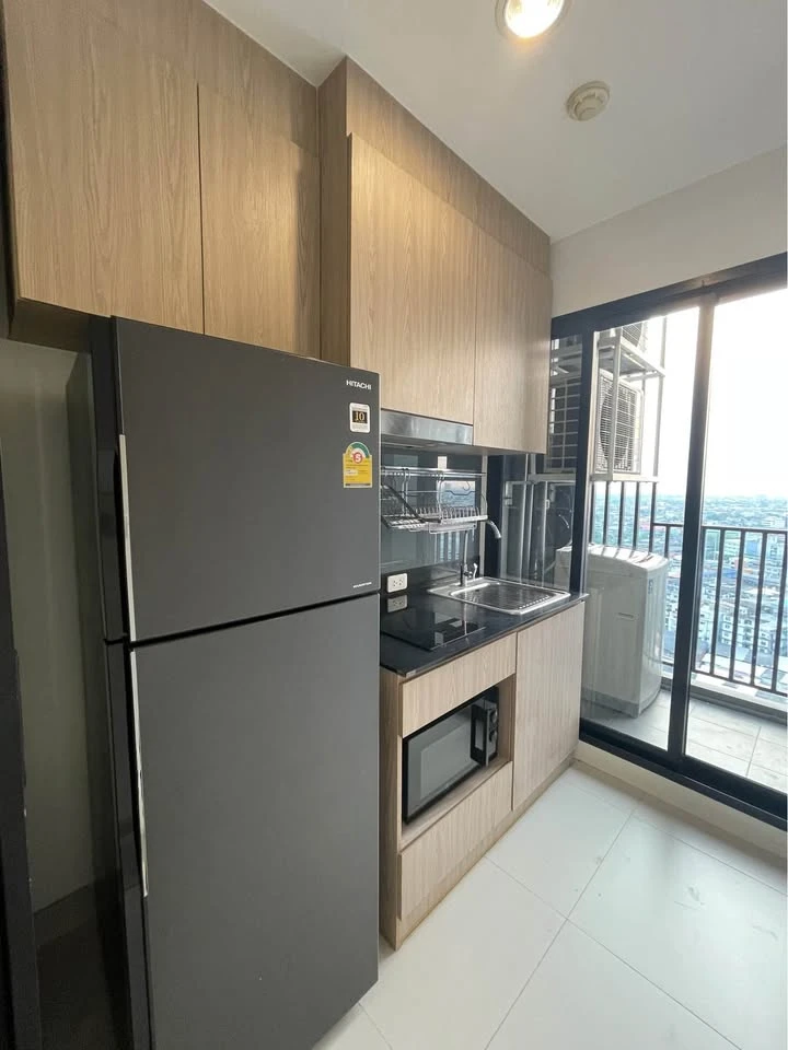 Condo for rent at Niche Mono Charoen Nakorn. The unit is partitioned into separate, well-defined zones. Great value! Book now, don't wait!