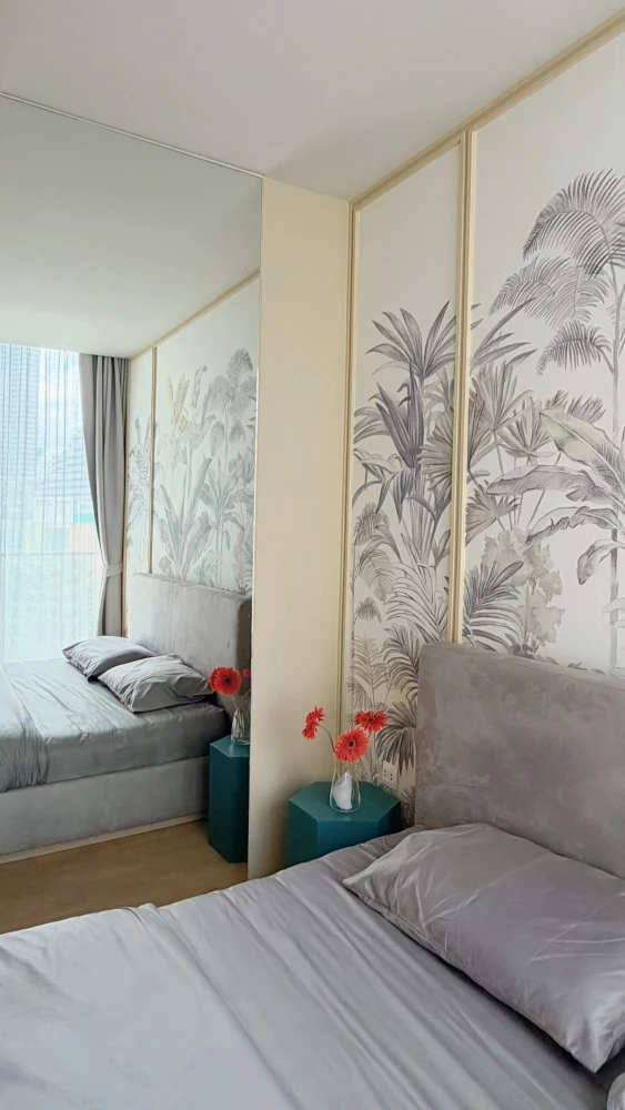 Condo for rent at Noble Around Sukhumvit 33: Large corner unit on the 7th floor. Features an open, unblocked garden view. Book now!
