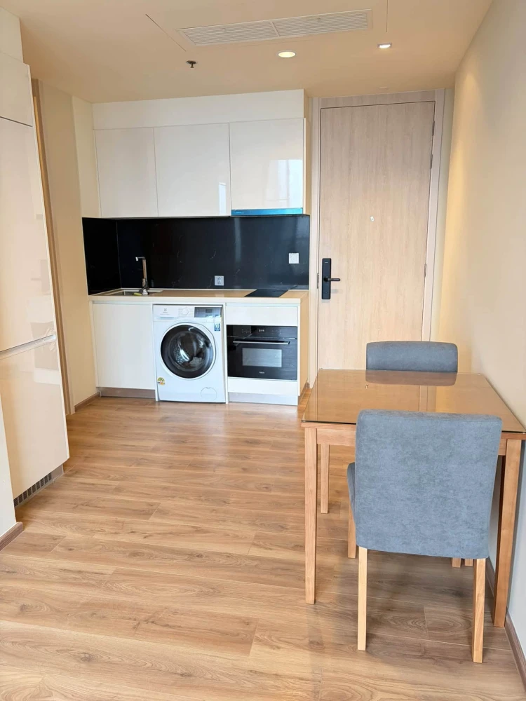 Condo for rent at Noble Form Thonglor. Move-in ready—fully furnished and equipped with all appliances. Just bring your personal belongings and move ri