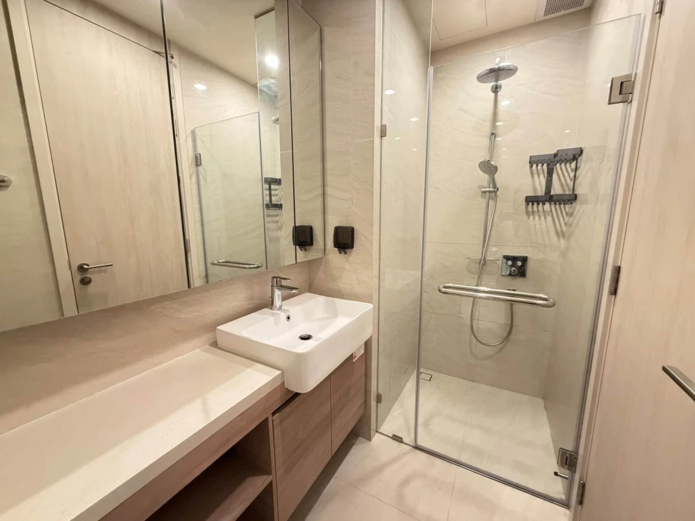 Condo for rent at Noble Form Thonglor. Move-in ready—fully furnished and equipped with all appliances. Just bring your personal belongings and move ri