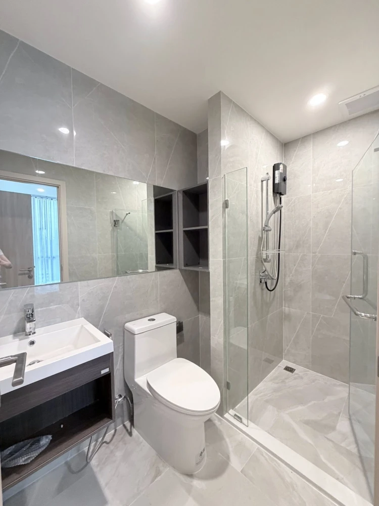 Condo for rent at Noble Nue District R9, 24th floor. High floor with stunning views and fully furnished. Book now!