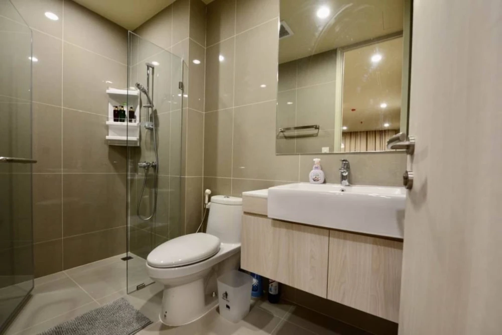 Condo for rent at Noble Recole Sukhumvit 19. Spacious and comfortable unit with ample living space and complete amenities. Book now!