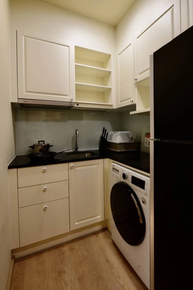 Condo for rent at Noble Recole Sukhumvit 19. Spacious and comfortable unit with ample living space and complete amenities. Book now!