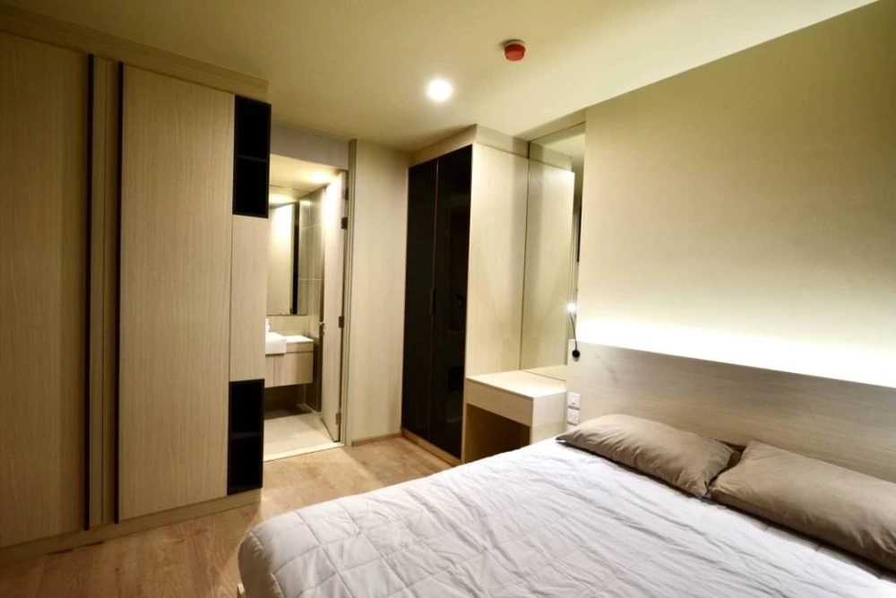 Condo for rent at Noble Recole Sukhumvit 19. Spacious and comfortable unit with ample living space and complete amenities. Book now!