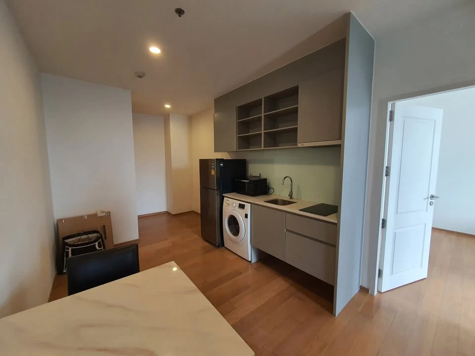 Condo for rent: Noble Revo Silom. Spacious room with plenty of living space. Fully furnished with appliances. Reserve now. Don't miss out!