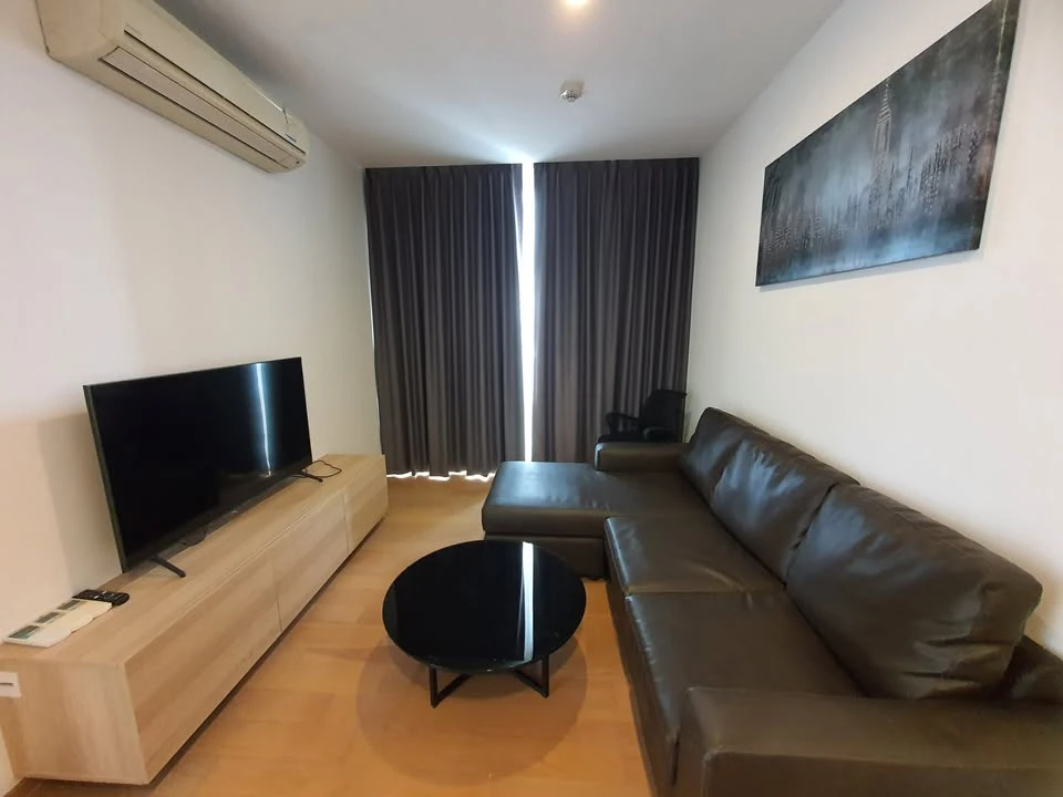 Condo for rent: Noble Revo Silom. Spacious room with plenty of living space. Fully furnished with appliances. Reserve now. Don't miss out!