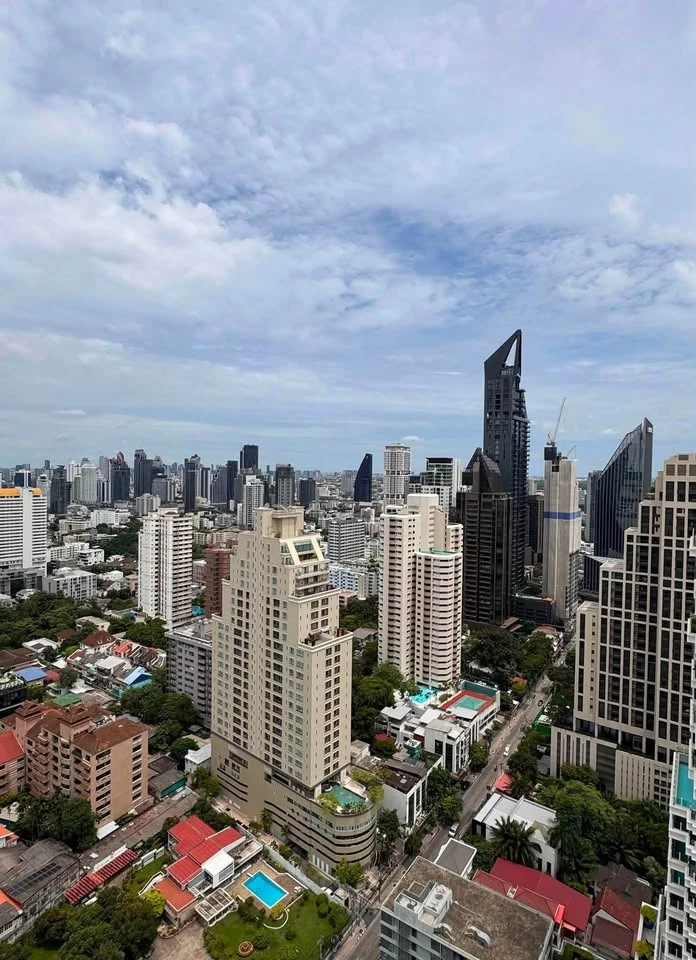 Condo for rent Noble State Sukhumvit 39, 32nd floor, Sukhumvit city view, well decorated, built-in, if you don't book, you'll miss out.