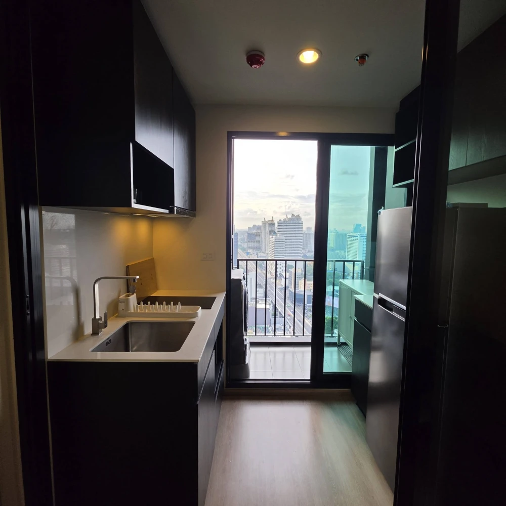 Condo for rent at NUE District R9, 28th floor, unobstructed city view, fully furnished. Book now! Don't miss out!