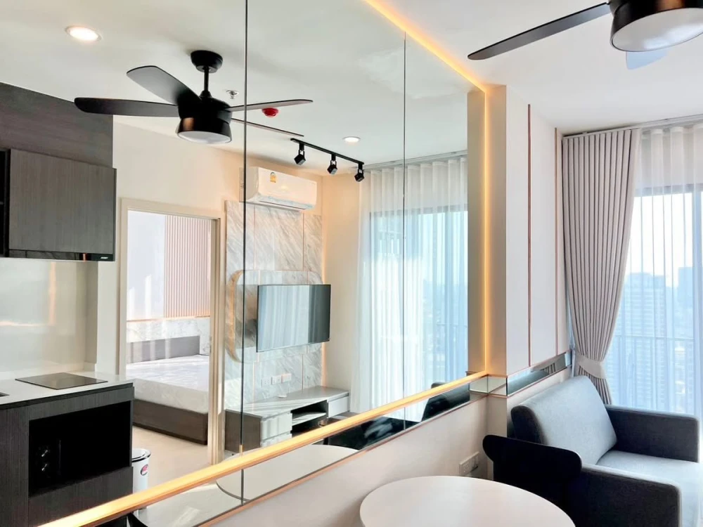 Condo for rent: NUE Noble Ratchada-Ladprao. Beautifully decorated room with excellent built-in furniture. Convenient and complete here. Come reserve n