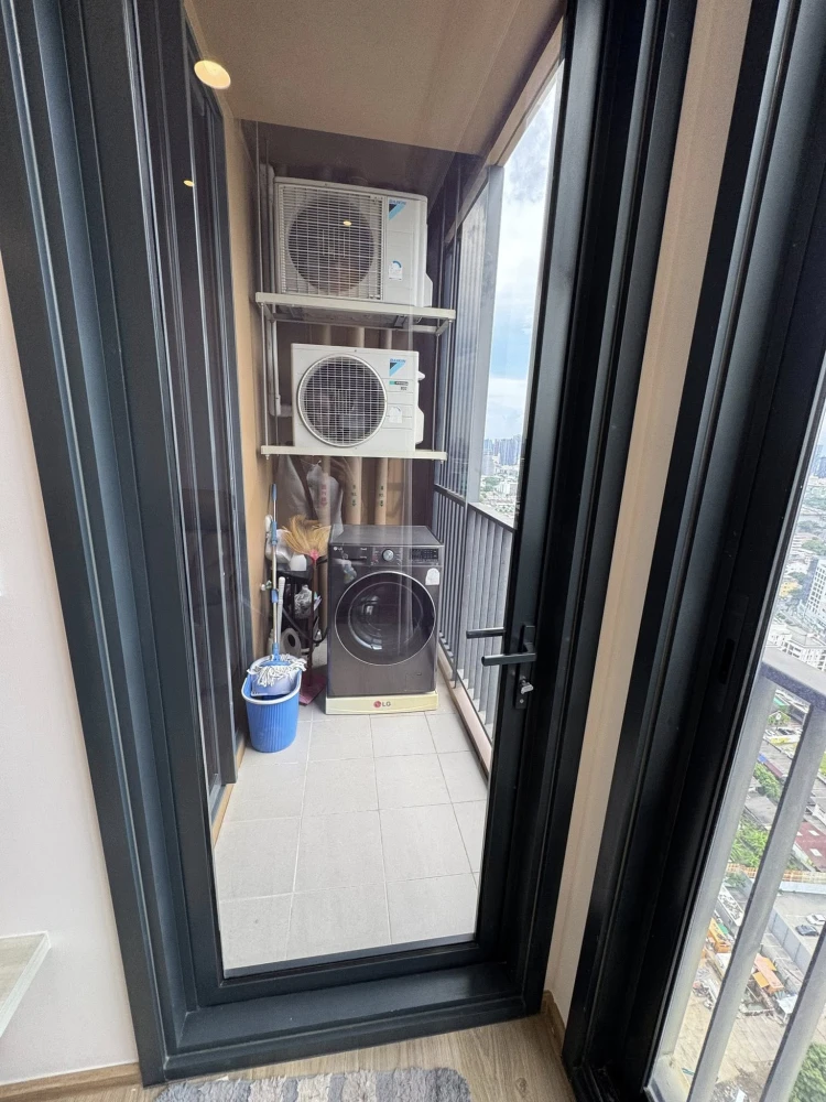 Condo for rent: Oka Haus Sukhumvit 36. Nicely decorated unit with complete furniture and appliances. 34th floor with great views. Book now!