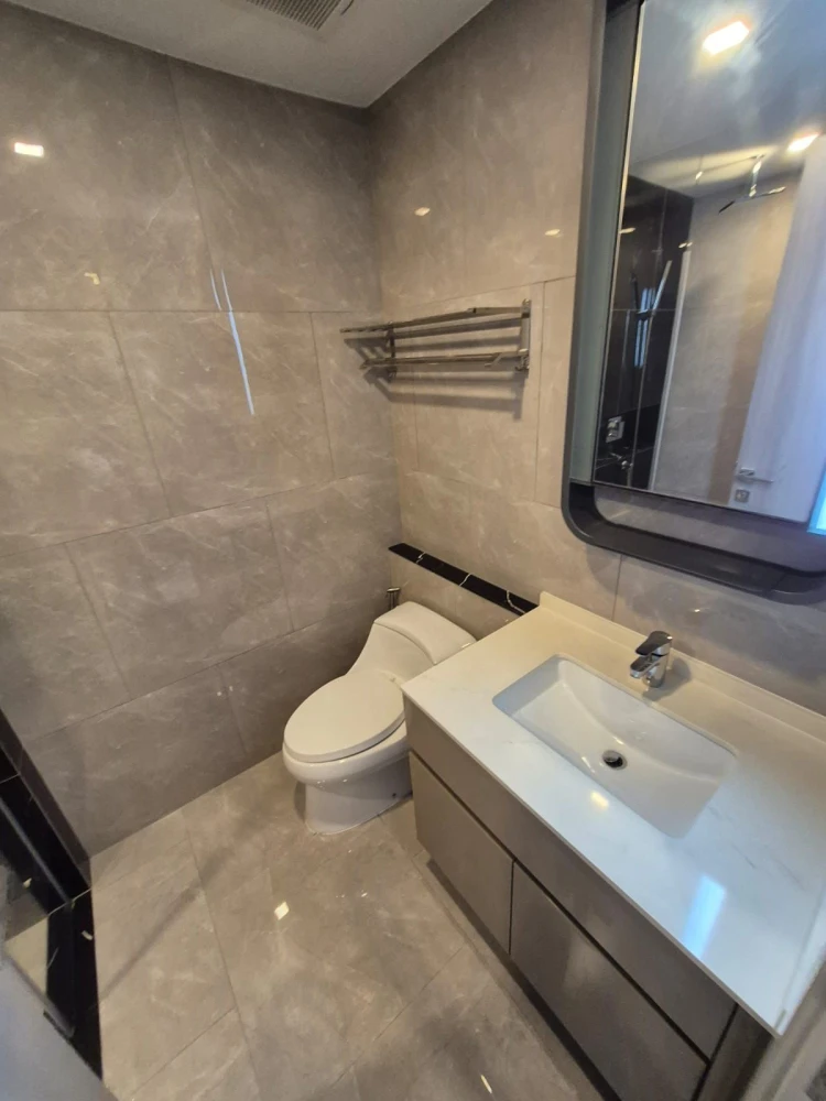 Condo for rent at One 9 Five Asoke-Rama 9. The unit is partitioned into separate, well-defined zones. Everything you need is here. Book now, don't mis