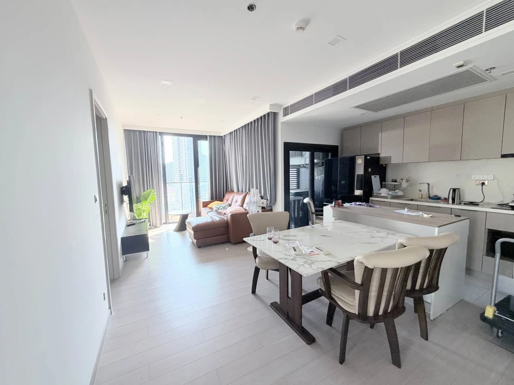 Condo for rent at One 9 Five Asoke-Rama 9. Spacious, comfortable unit with a well-designed layout and full amenities—book now!