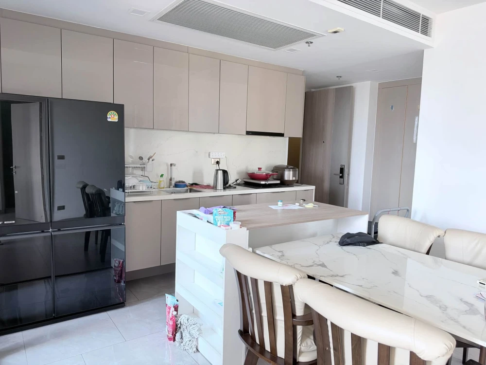 Condo for rent at One 9 Five Asoke-Rama 9. Spacious, comfortable unit with a well-designed layout and full amenities—book now!