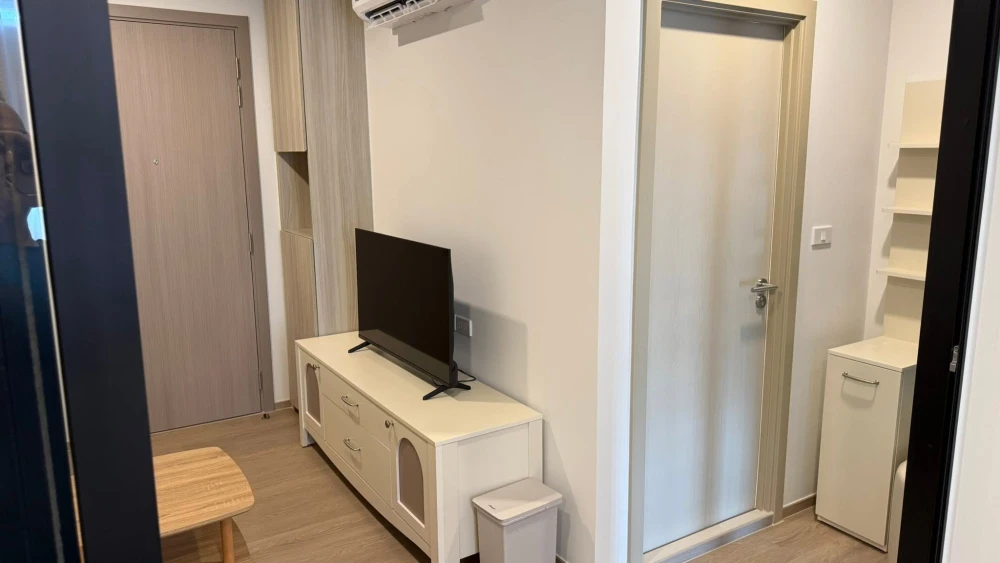 Condo for rent: Origin Plug & Play Bangkunnon Tripple Station, 12A floor, southwest facing. Pets allowed. Away from the elevator and garbage room. Boo