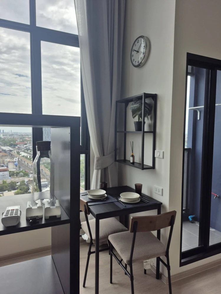 Condo for rent: Origin Plug & Play E22 Station, fully furnished, 21st floor, great view, high ceilings, bright and airy. Book now!