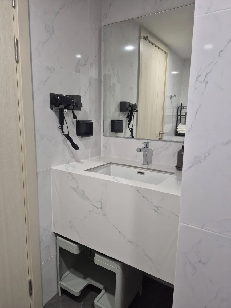 Condo for rent: Origin Plug & Play E22 Station, fully furnished, 21st floor, great view, high ceilings, bright and airy. Book now!