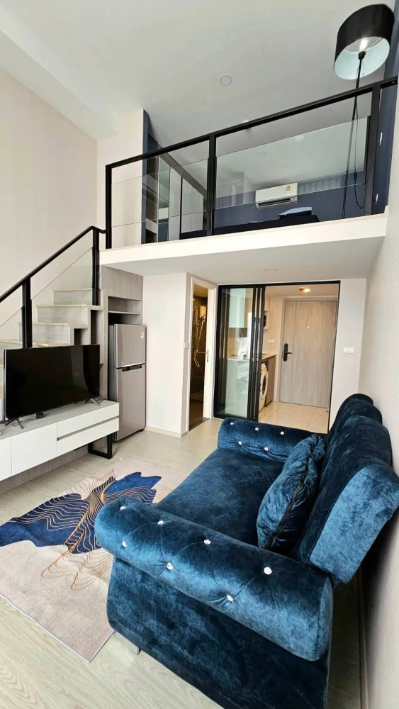 Condo for rent at Origin Plug & Play Ramkhamhaeng Triple Station. Pleasant unit, fully furnished, and equipped with appliances. Great price—book now!