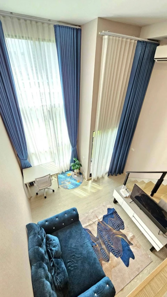 Condo for rent at Origin Plug & Play Ramkhamhaeng Triple Station. Pleasant unit, fully furnished, and equipped with appliances. Great price—book now!