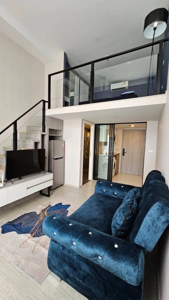 Condo for rent at Origin Plug & Play Ramkhamhaeng Triple Station. Pleasant unit, fully furnished, and equipped with appliances. Great price—book now!