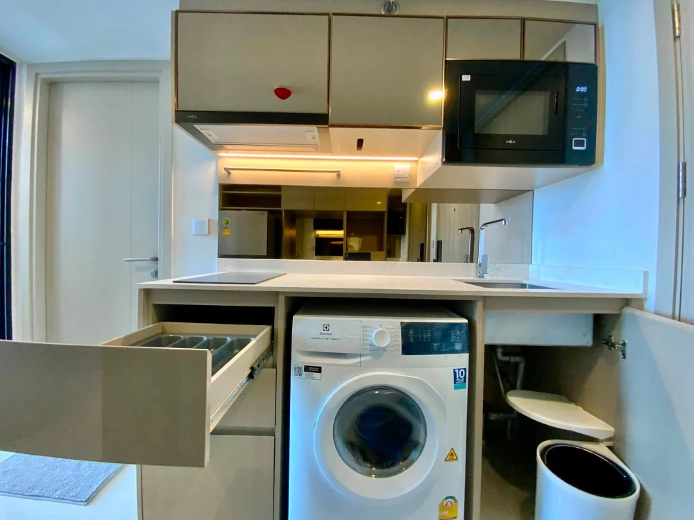 Condo for rent at Park Origin Rajchathewi, duplex unit with 4.25 meter ceiling height, spacious and fully furnished, ready to move in.