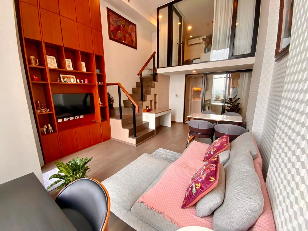 Condo for rent at Park Origin Rajchathewi, duplex unit with 4.25 meter ceiling height, spacious and fully furnished, ready to move in.