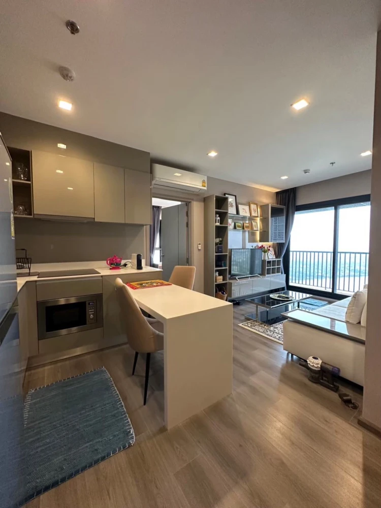 Condo for rent at Politan Rive, corner unit overlooking the Chao Phraya River, 31st floor, fully furnished. Book now!
