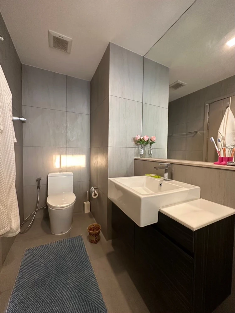 Condo for rent at Politan Rive, corner unit overlooking the Chao Phraya River, 31st floor, fully furnished. Book now!