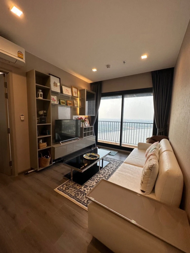 Condo for rent at Politan Rive, corner unit overlooking the Chao Phraya River, 31st floor, fully furnished. Book now!