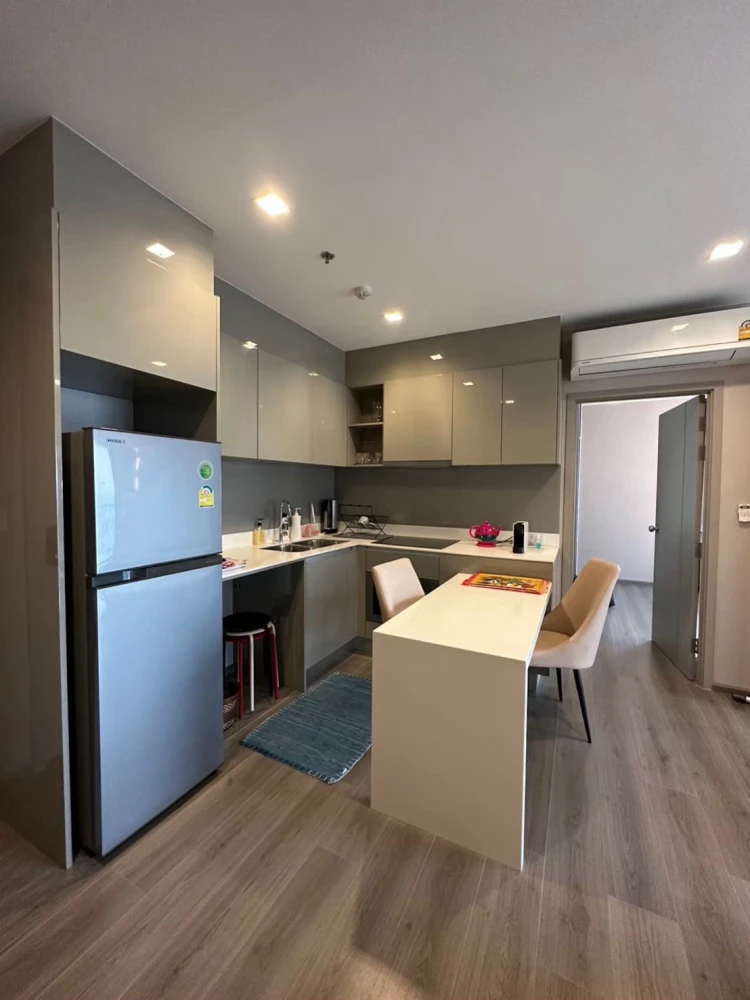 Condo for rent at Politan Rive, corner unit overlooking the Chao Phraya River, 31st floor, fully furnished. Book now!