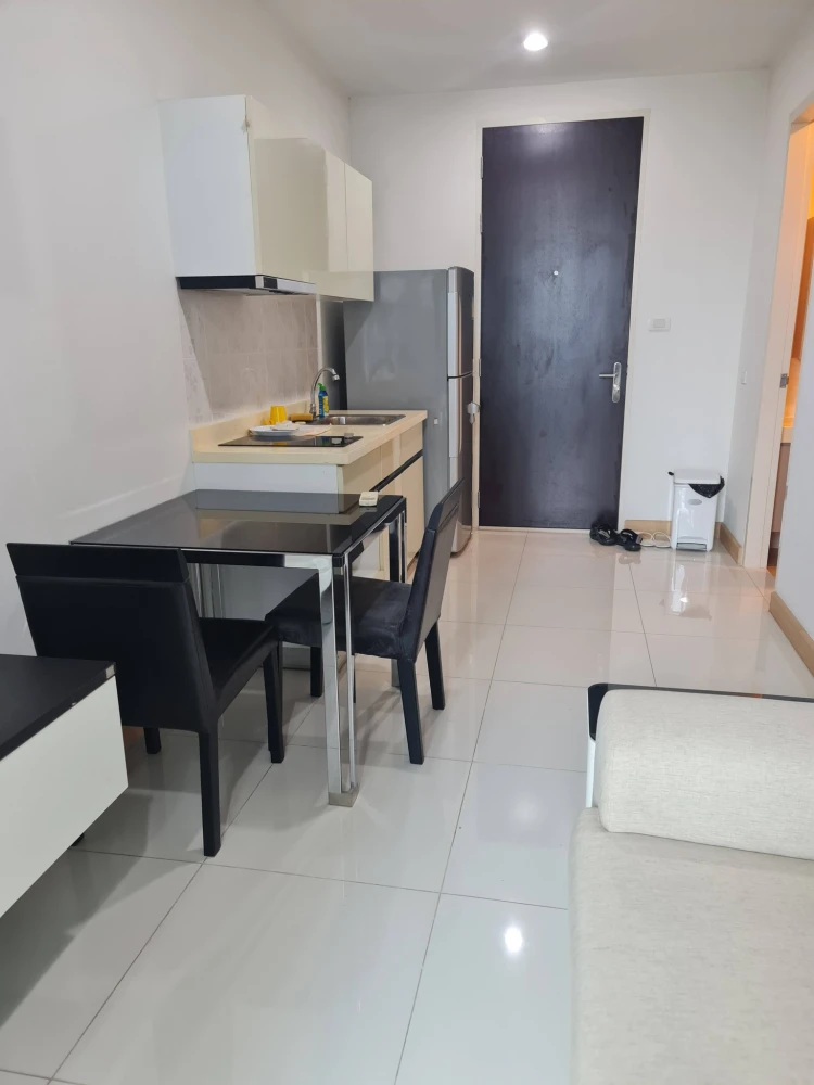 Condo for rent at President Sukhumvit 81. Fully furnished and equipped with appliances. Just bring your personal belongings and move in! Don't wait!