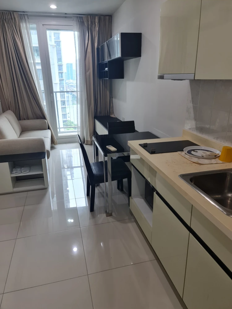 Condo for rent at President Sukhumvit 81. Fully furnished and equipped with appliances. Just bring your personal belongings and move in! Don't wait!