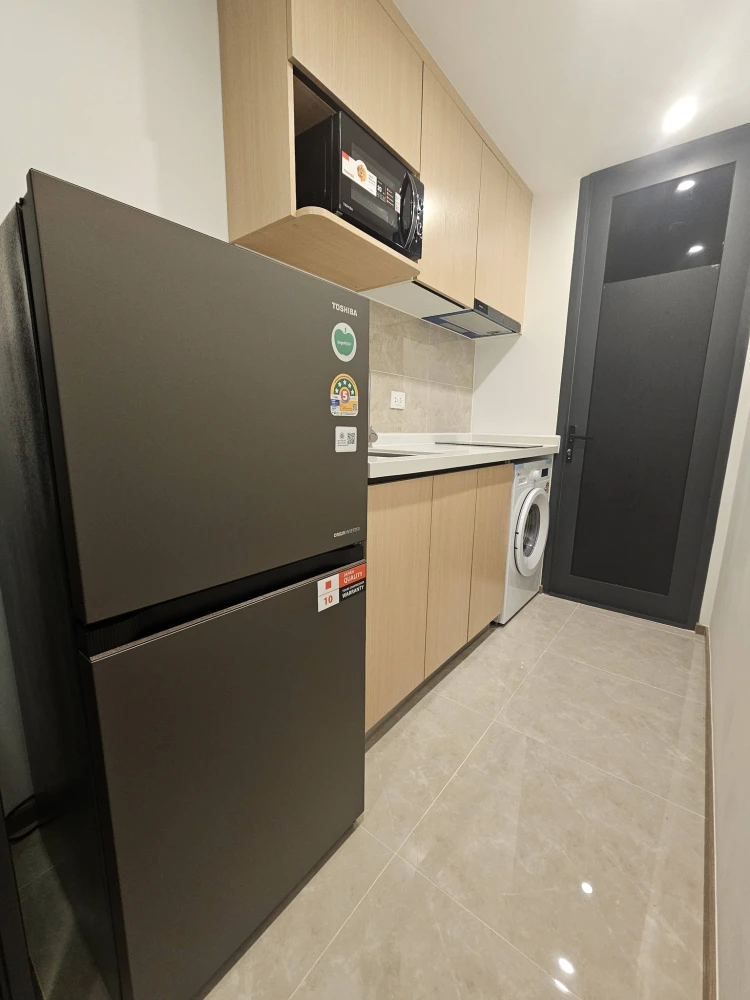 Condo for rent at Regal Srinakarin 40. Nice, minimalist-style decor. Fully furnished and ready to move in.