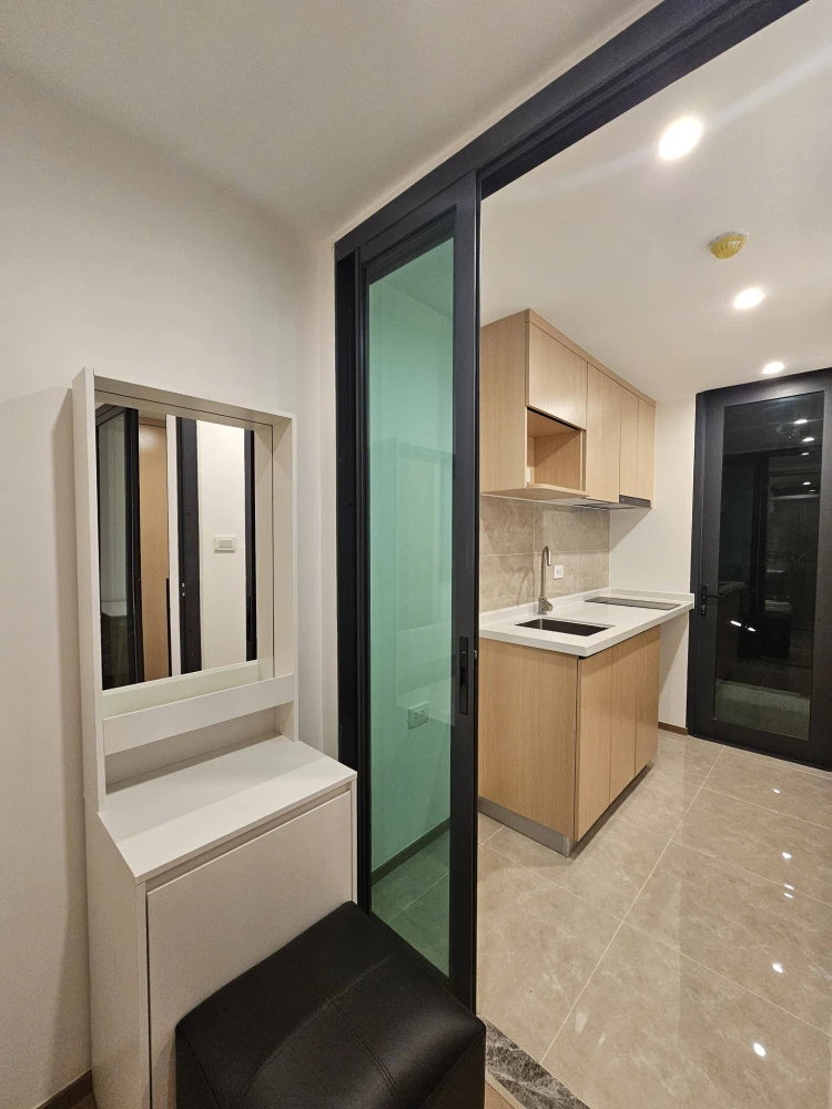 Condo for rent at Regal Srinakarin 40. Nice, minimalist-style decor. Fully furnished and ready to move in.