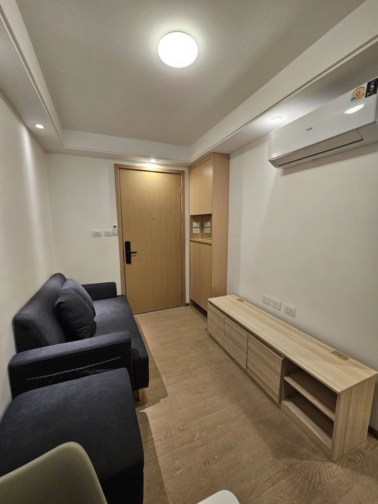 Condo for rent at Regal Srinakarin 40. Nice, minimalist-style decor. Fully furnished and ready to move in.