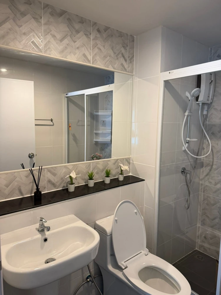 Condo for rent at Regent Home Bangna. Extra wide frontage, built-in minimalist furniture, beautiful design. Book today!