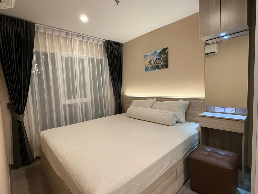 Condo for rent at Regent Home Bangna. Beautifully decorated with built-in furniture and fully equipped with appliances—ready to move in. Book now! images