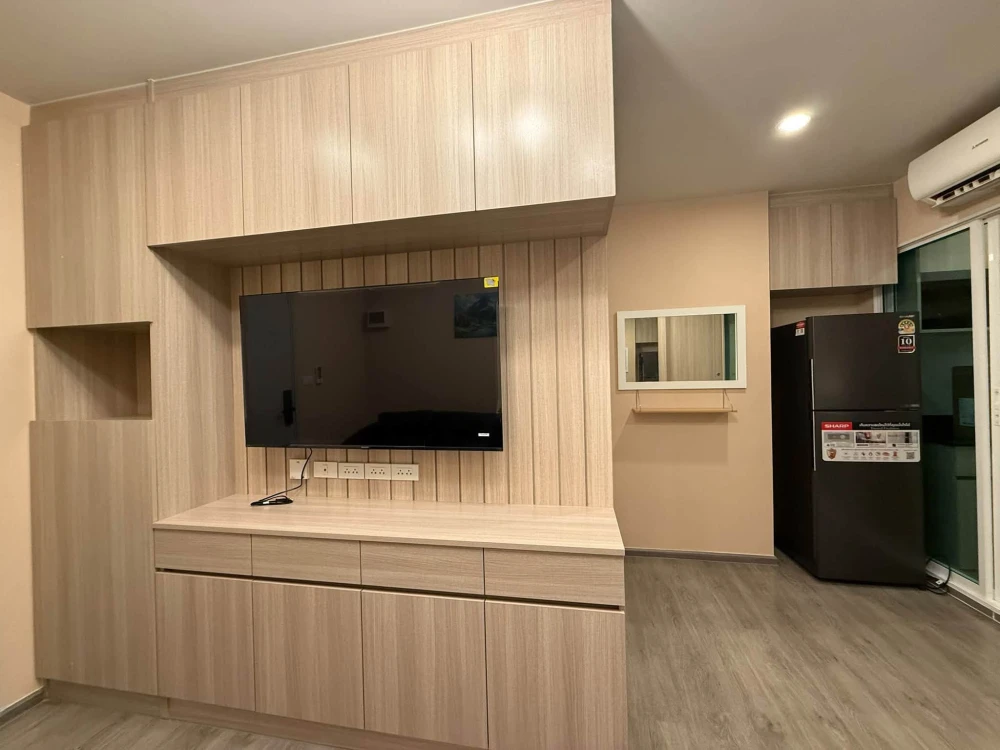 Condo for rent at Regent Home Bangna. Beautifully decorated with built-in furniture and fully equipped with appliances—ready to move in. Book now!