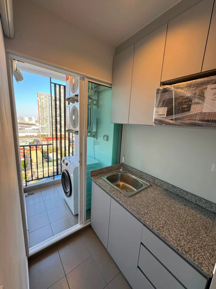 Condo for rent at Regent Home Bangna. The unit is partitioned into separate, well-defined zones. Amazing price! Book now, don't miss out!