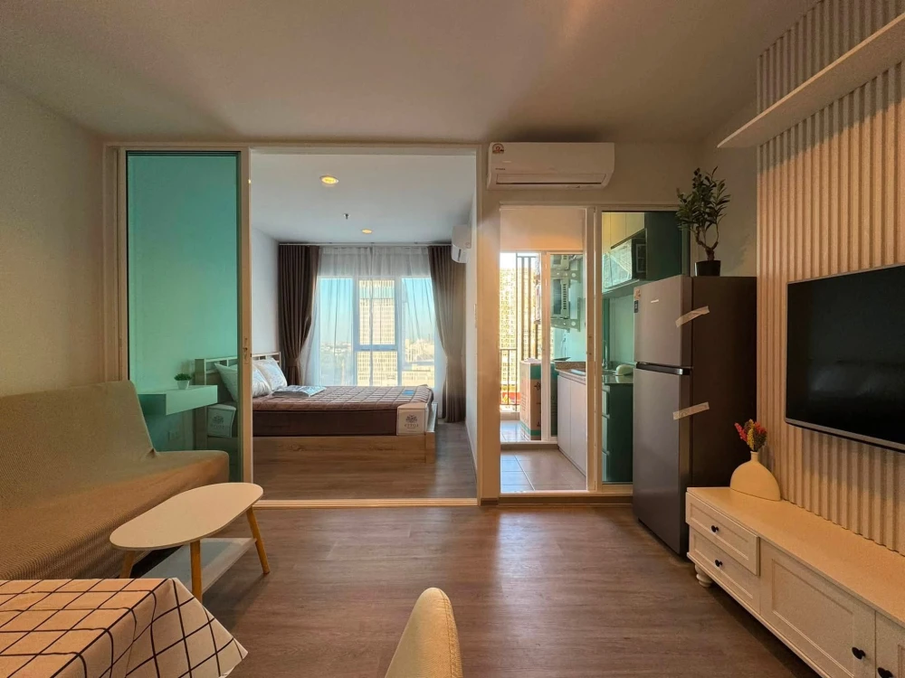 Condo for rent at Regent Home Bangna. The unit is partitioned into separate, well-defined zones. Amazing price! Book now, don't miss out!