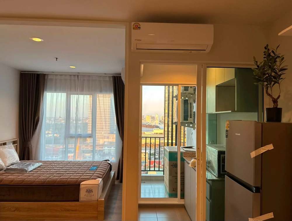 Condo for rent at Regent Home Bangna. The unit is partitioned into separate, well-defined zones. Amazing price! Book now, don't miss out!