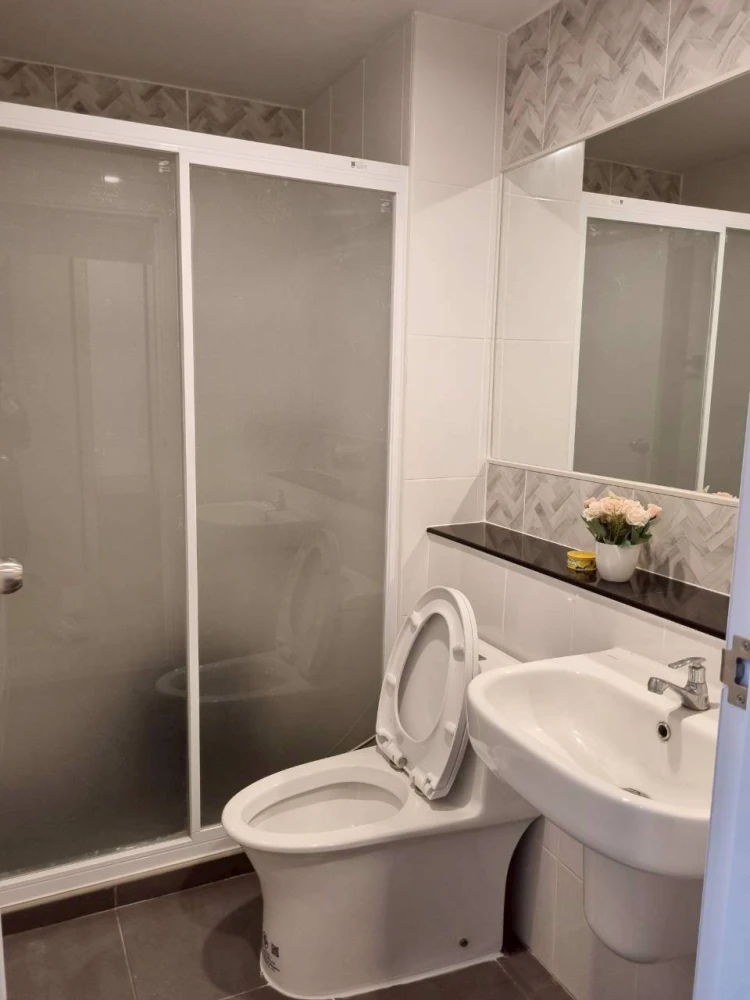 Condo for rent at Regent Home Bangna. Nice unit, fully furnished with appliances, at an affordable price. You don't want to miss this opportunity!