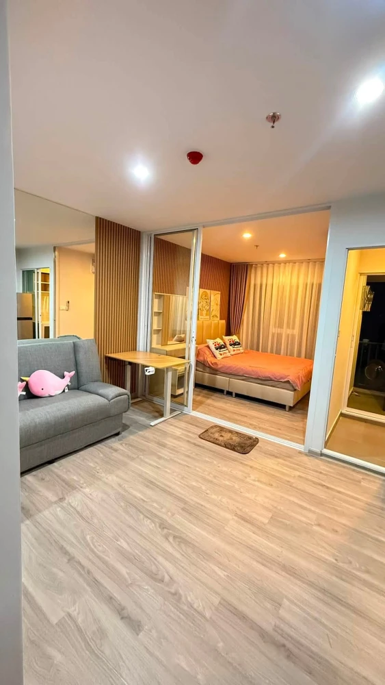 Condo for rent at Regent Home Bangna. Ready to move in, well-partitioned with separate zones. Great price! Book now!
