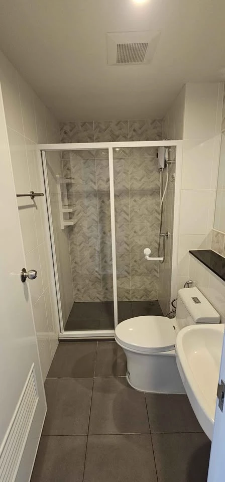 Condo for rent at Regent Home Bangna. Beautiful unit, fully furnished and equipped with all appliances—ready for immediate move-in. Don't miss out!